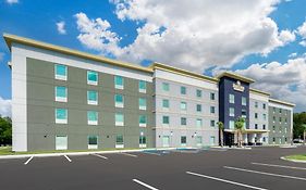 Hometowne Studios By Red Roof Tampa - Airport